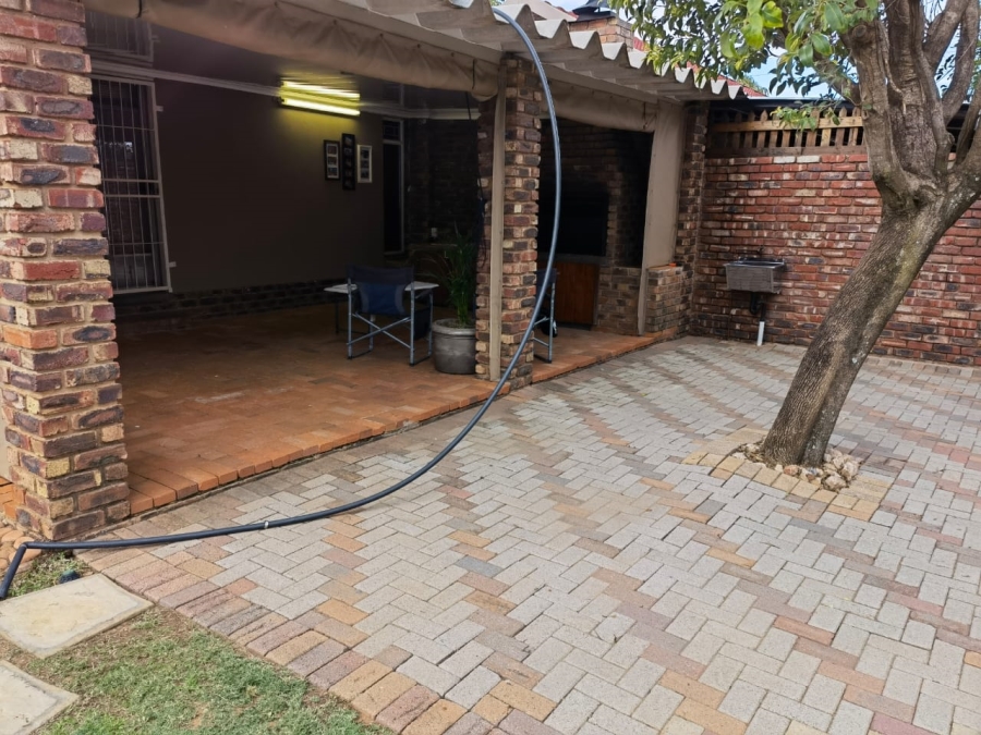 3 Bedroom Property for Sale in Flamwood North West